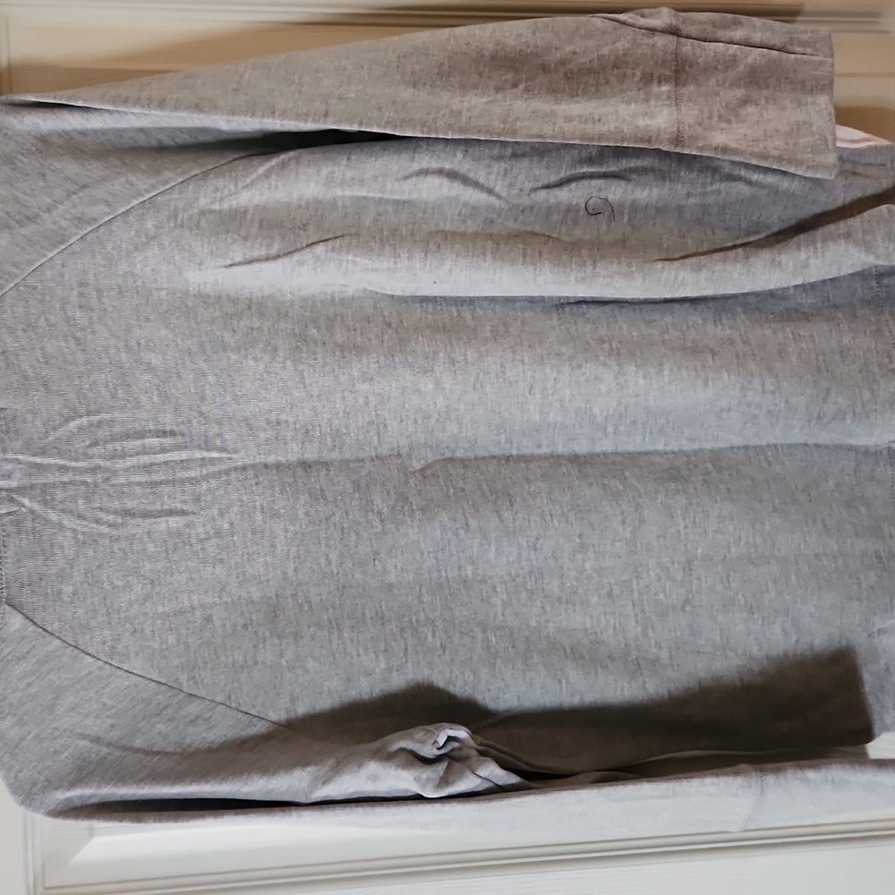 Nicki Minaj Gray and White Knit Top - Picture 4 of 4